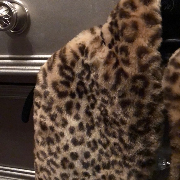 Leopard Faux Fur Shrug Wrap Scarf - Picture 2 of 8